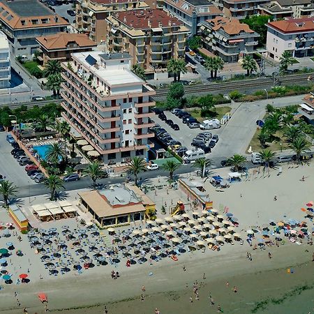 Hotel Cristal 滨海库普拉 外观 照片