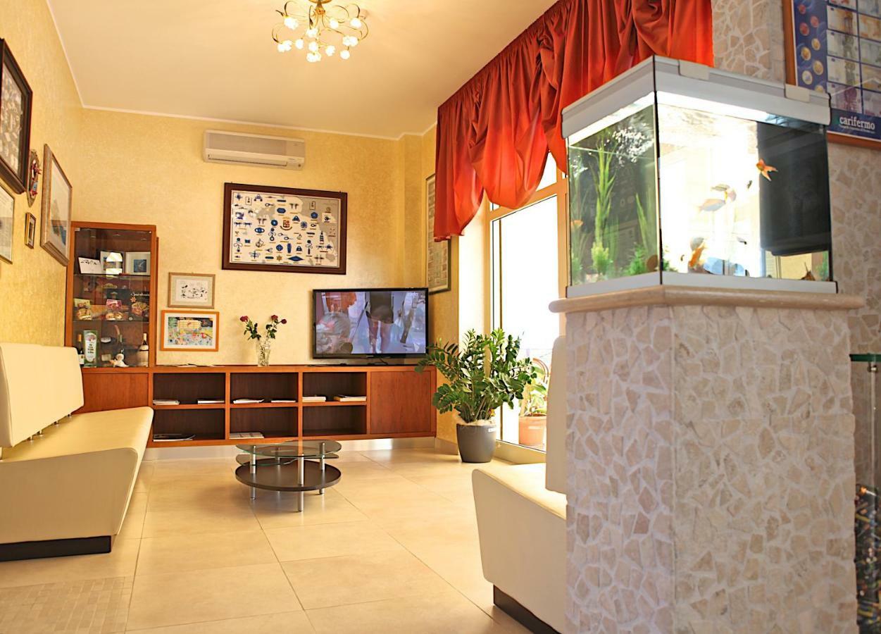 Hotel Cristal 滨海库普拉 外观 照片